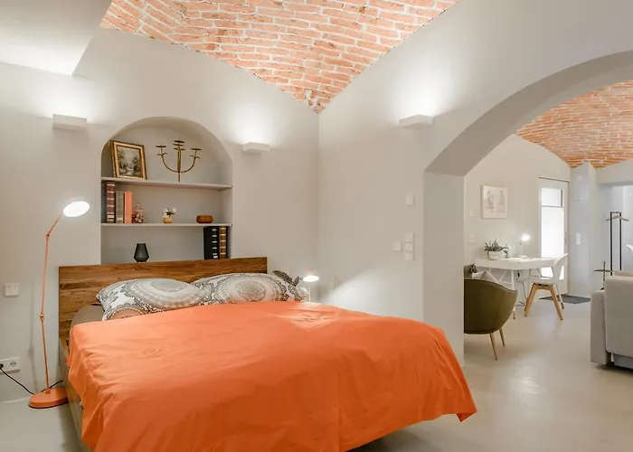 Exklusiv: Historisches Apartment Mit Deckengewoelbe